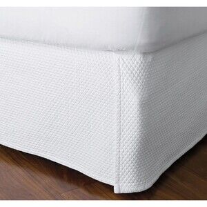 Company Store Madelyn Diamond Matelasse 14" Drop Bedskirt FULL White EUC Portuga